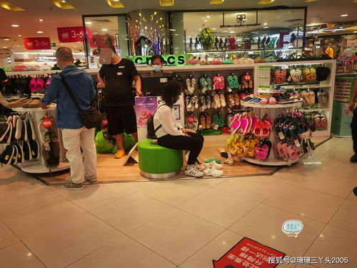廣州王府井百貨告別時(shí)刻 打折潮引搶購(gòu)熱，二手日用百貨成焦點(diǎn)